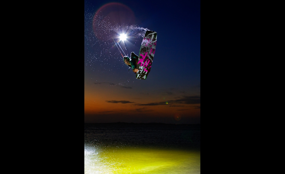 Não são todos os spots de kiteboard que tem o privilégio de ventar a noite. Foto: Andre Magarao