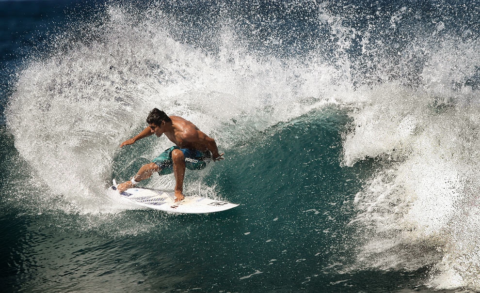 Velocidade e pressão são as características do surf de Jano Belo, e essas são qualidades que nunca saem de moda. Foto: André Portugal