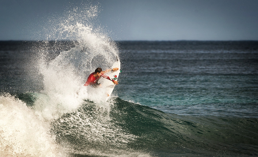 Jean da Silva em uma rabetada de respeito em Rocky Point. O ano de 2013 promete para esse cara! Foto: André Portugal