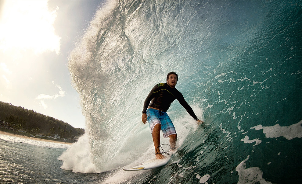 Gabriel Pastori também subiu o nível esta temporada, superando seu maior desafio no surf até hoje que foi pegar uma onda em Jaws na remada. Aqui, ele sempre faz Pipeline parecer uma brisa! Foto: Marcio Luiz