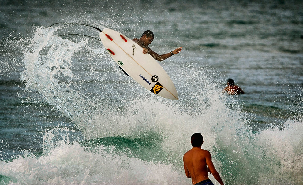 Também vindo do Guarujá, Victor Bernardo, de apenas 15 anos, é outra forte promessa dessa nova geração. Aéreos como esse já fazem parte da normalidade no cotidiano do garoto e Rocky Point é sempre o palco perfeito. Foto: André Portugal