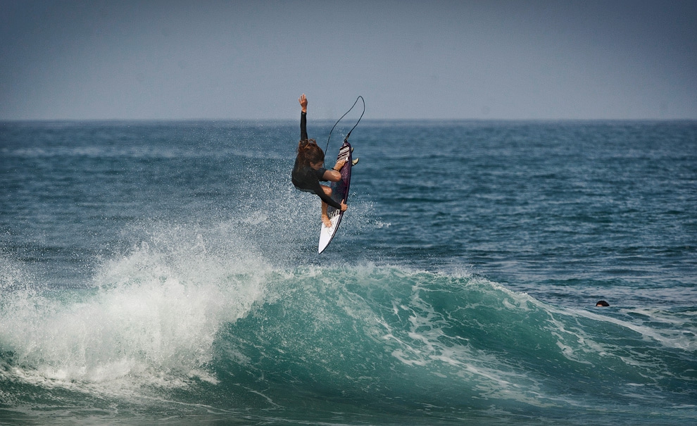 O superstar do freesurf, Craig Anderson, não faz uma aparição sem demonstrar seu estilo diferenciado. Aqui, voando em Rocky Point. Foto: André Portugal