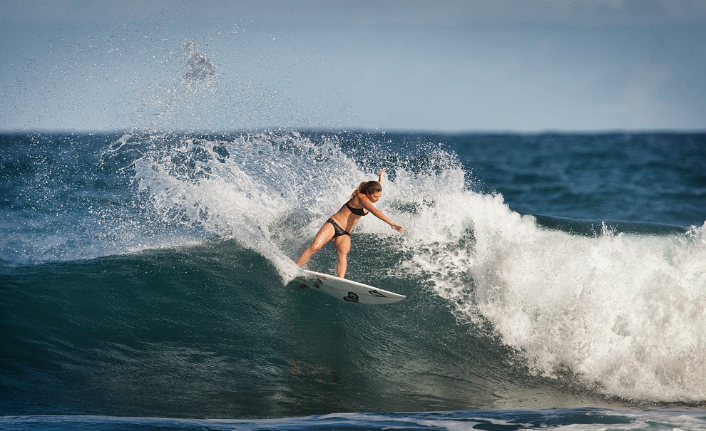 A mais nova da família, Coco Ho, também dá seu show de power surf em Rocky Point. Foto: André Portugal