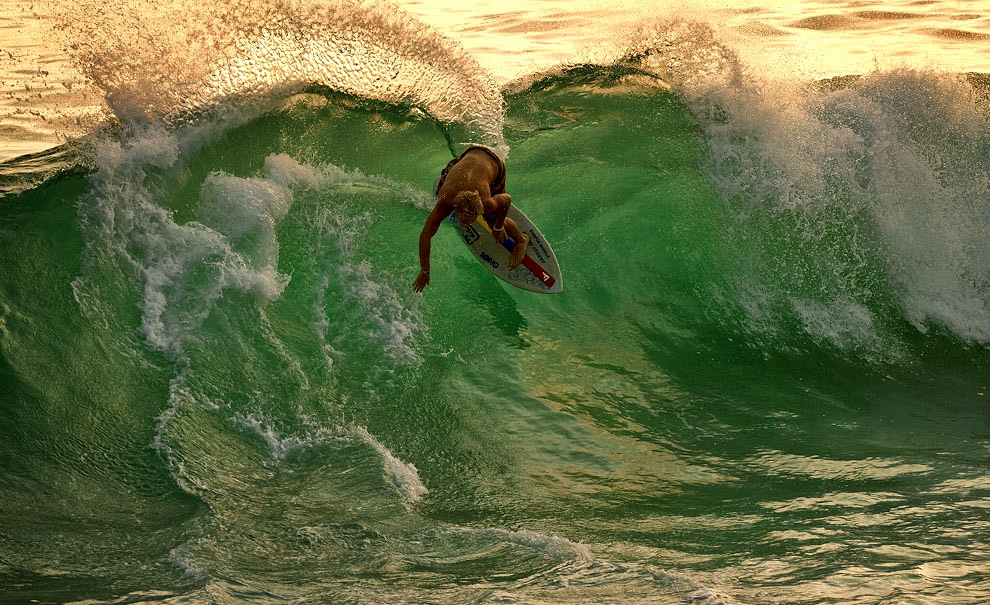 O skimmer precisa conseguir fazer o wrap bem rápido para não despencar do lip na areia. Foto: Andre Magarao