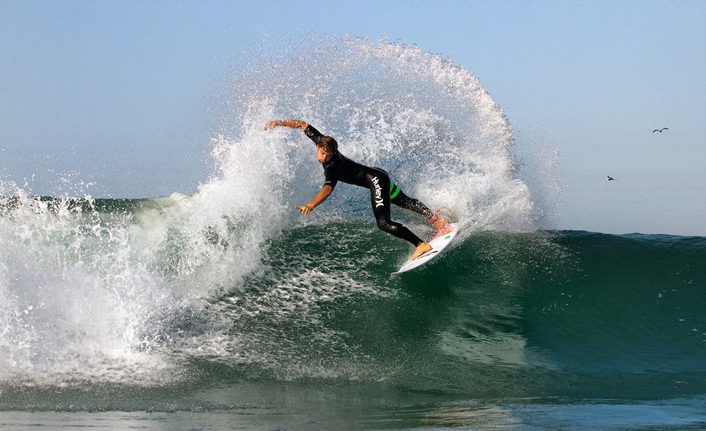Alejo Muniz adora o surf de linha, e seu surf de backside melhora a cada dia. Foto: Andre Magarao