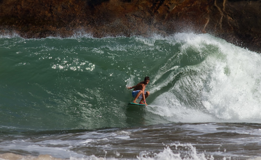 Renato Lima pegou algumas das melhores ondas durante as free sessions mas não conseguiu achar as mesmas ondas impressionantes na semi final. Foto: Andre Magarao