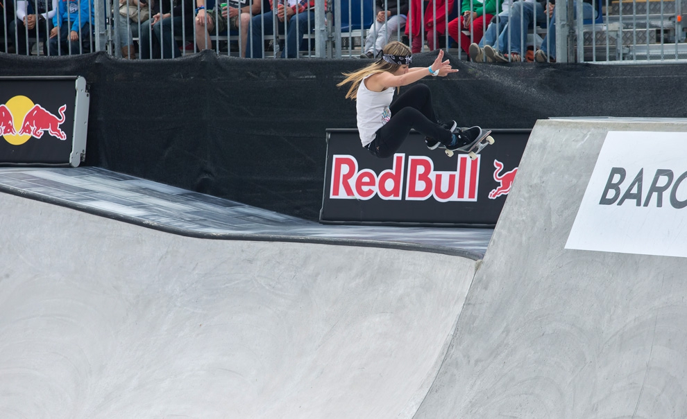 A brasileira Leticia Bufoni não passou para a final do Skateboard Park Feminino por 1 ponto. Mas ela levou a medalha de ouro na competição X Games Real Women. Foto: Bryce Kanights / ESPN Images