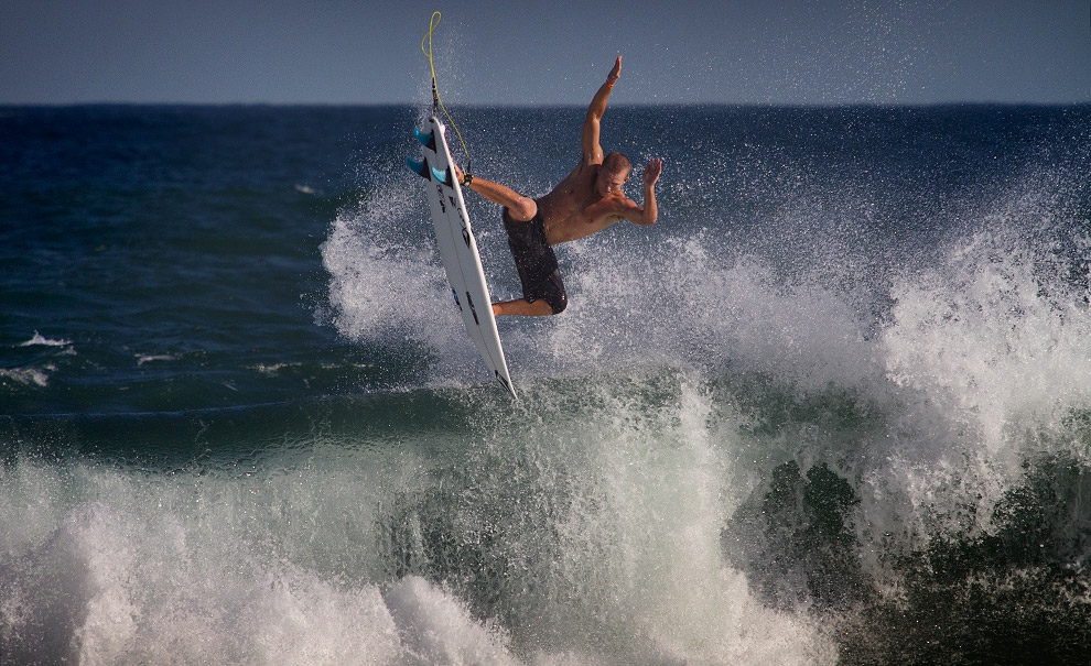 Ver Dusty Payne completando um aéreo sem ser no flat é algo muito difícil. Este parece ser um pré requisito bizarro pro havaiano com alguns dos voos mais projetados que já vimos. Foto: Myara