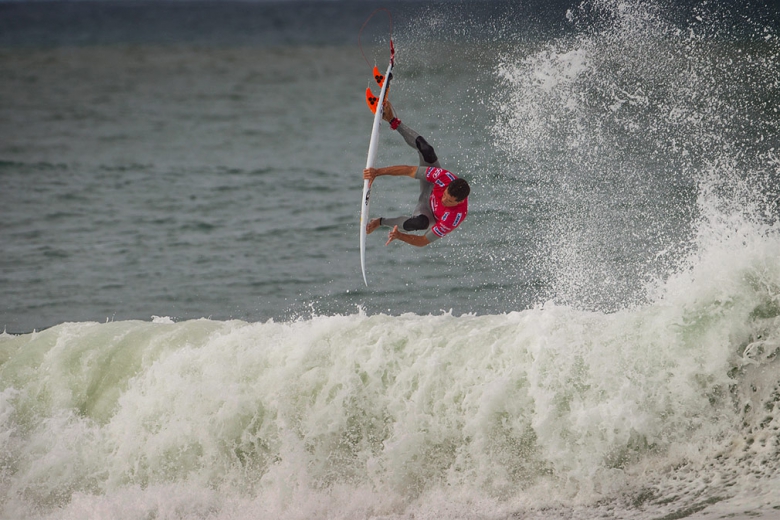 Adriano de Souza, atual líder do ranking mundial da ASP. Foto: Kirstin/ASP