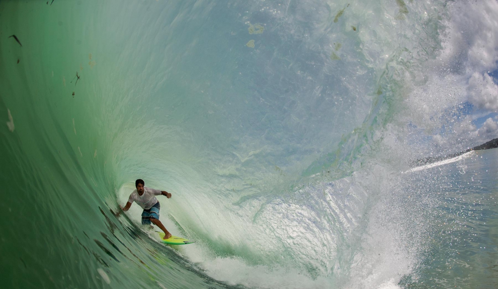 Jê Vargas foi um dos grandes destaques do swell, que contava com um time pesado de underground chargers. Foto: Diogo d'Orey / Liquid Eye