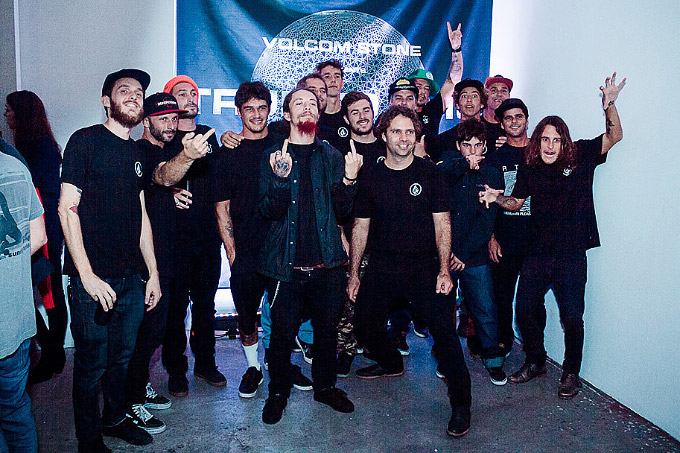 Família Volcom: o patrão Diego Motta e grande parte da crew, devidamente uniformizados para a ocasião. Foto: I Hate Flash