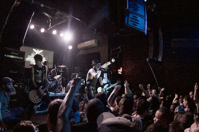 No final das contas, acabou que o Teatro Odisséia foi um ótimo palco para a punk rock party de quarta-feira. Certamente todos presentes se divertiram, e muito. Foto: Myara 