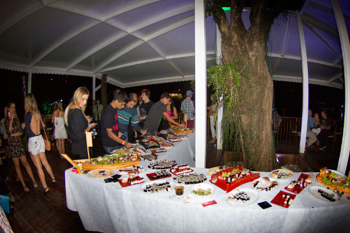 A noite começou assim, com o coquetel para convidados da Billabong e ASP.