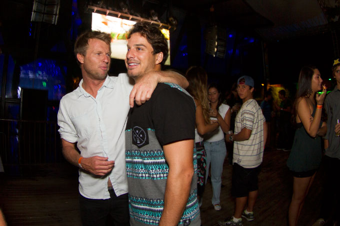 Ricardinho e Taj trocando miúdos.