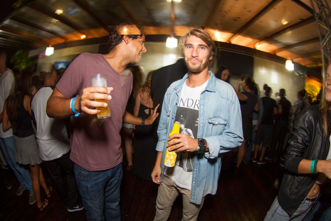 Adler (Waves) e Omar Docena.