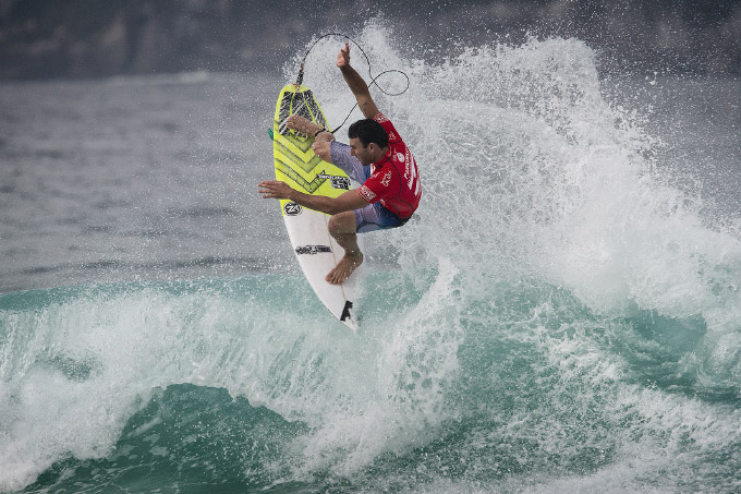 Parko é outro aussie que vai direto para o Round 3, porém se essas condições de mar continuarem durante a competição será difícil para ele se manter sem os trunfos dos aéreos na manga. Foto: Smorigo/ASP