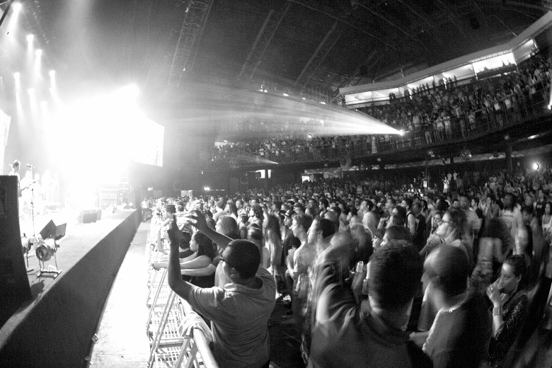 Fundição Progresso no auge de público durante o show do Ponto.