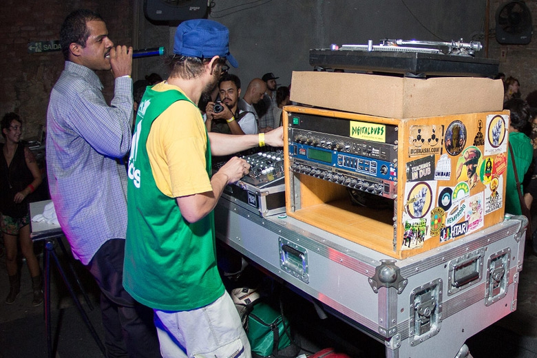 O cantor Monkey Jhayam se apresentou nas bases de Yellow P. Foto: Radio Layback