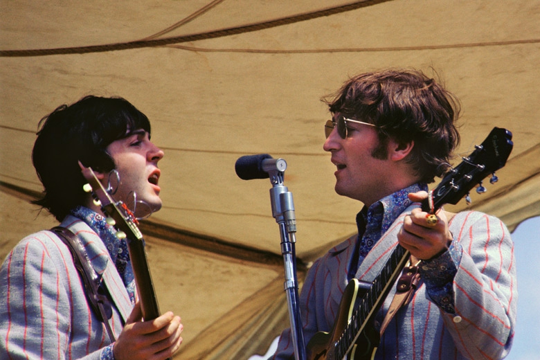Paul McCartney e John Lennon.