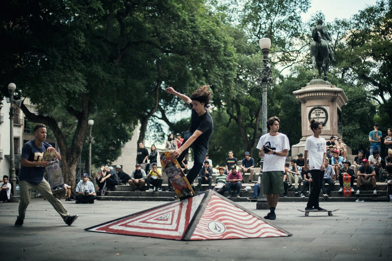 Trabalhando no Crail Slide... Foto: Layback