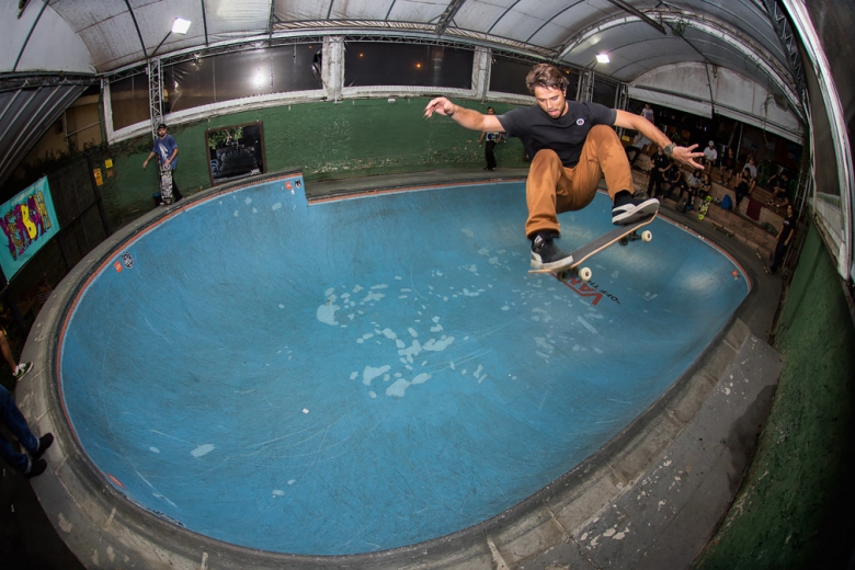 Nilo, Fs Ollie no Banx no último dia de sessão em Porto Alegre. Foto: Myara/Layback