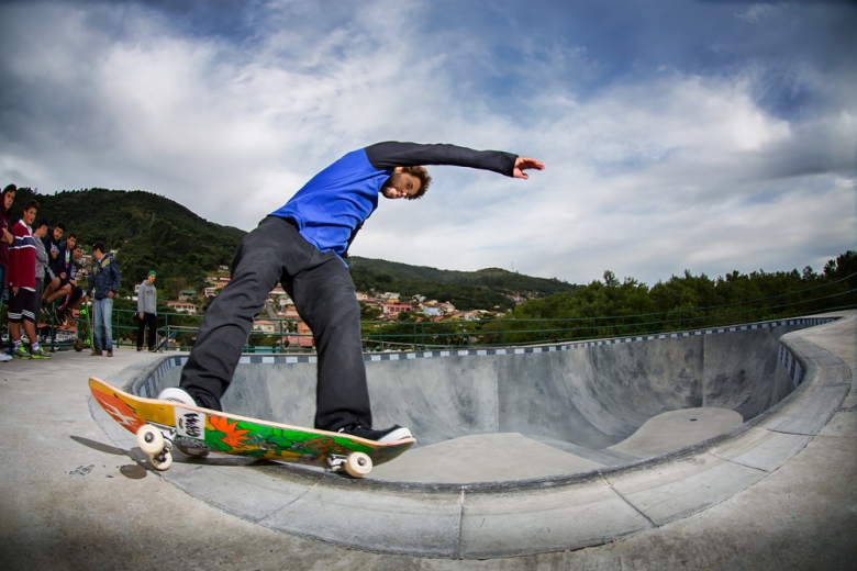 Bs Hurricane no bowl da Costeira. Foto: Layback