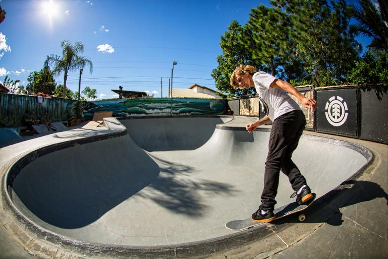 Zene Sachs num Bs Smith style na Konig House. Foto: Layback