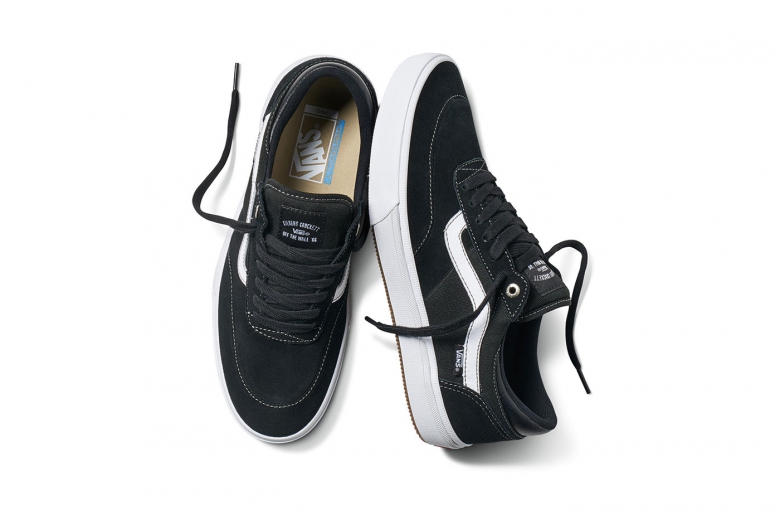 Crockett Pro 2 em preto e branco.